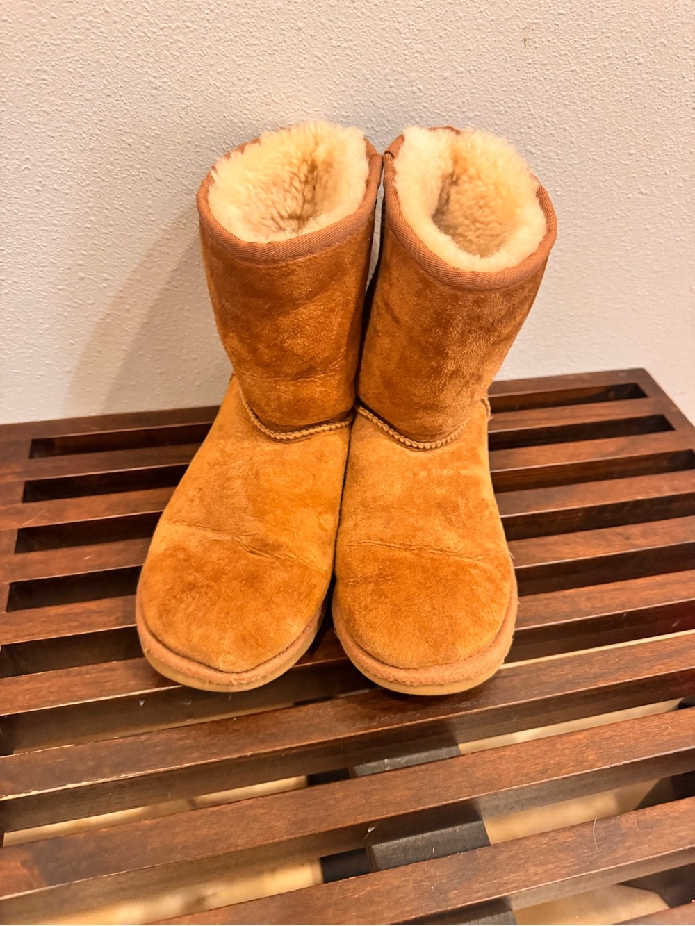 UGG Classic Short Shearling Boot - Chestnut